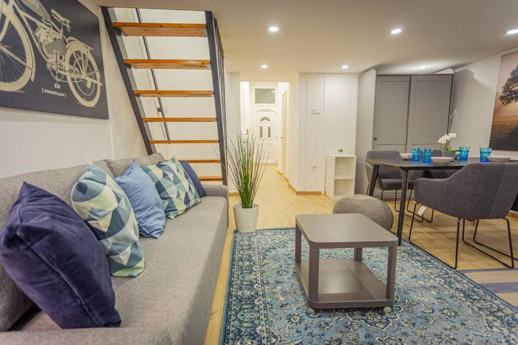 ブダペストCosy Flat In The Dob Street - Sapphireアパートメント エクステリア 写真
