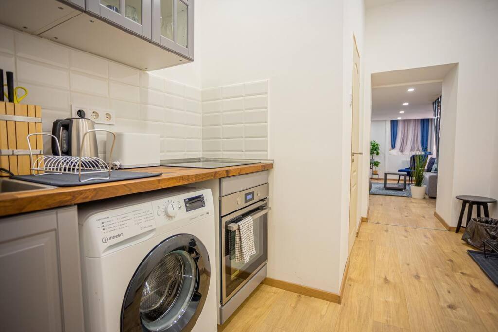ブダペストCosy Flat In The Dob Street - Sapphireアパートメント エクステリア 写真